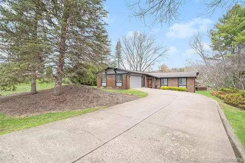 6830 Leib Ct, Clarkston, MI 48346 photo 1