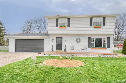 8095 Derrymore Ct, Davison, MI 48423 photo 1