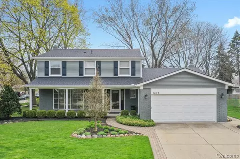1274 Dickens Dr, Troy, MI 48083 photo 1
