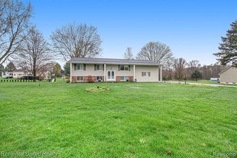 7666 Mcclements Rd, Brighton, MI 48114 photo 1