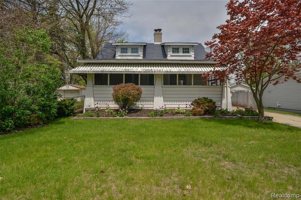 136 School Ave, Clawson, MI 48017 22 Photos MLS 2220035213 Movoto
