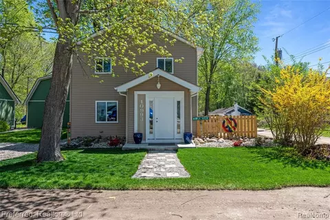 10993 Mapleview St, Pinckney, MI 48169 photo 1