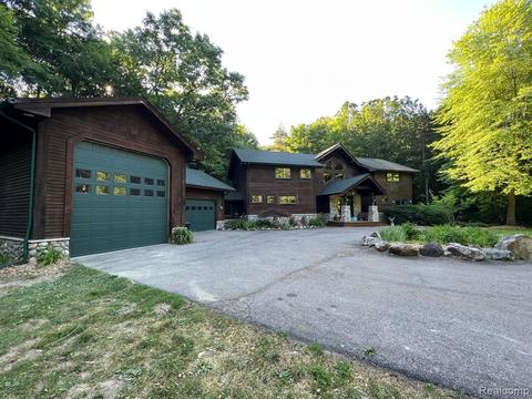 7525 River Stone Ct, Clarkston, MI 48348