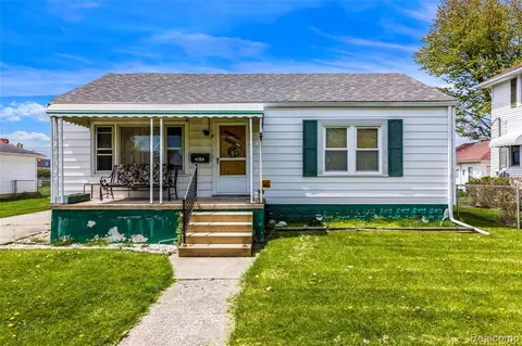 817 Bentley Dr, Monroe, MI 48162 photo 1