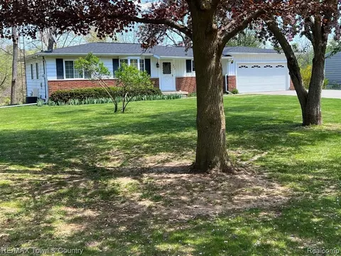 223 Brookside Dr, Flushing, MI 48433 photo 1