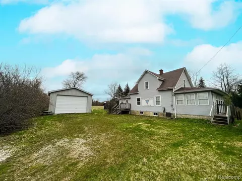 4276 W Carpenter Rd, Flint, MI 48504 photo 1