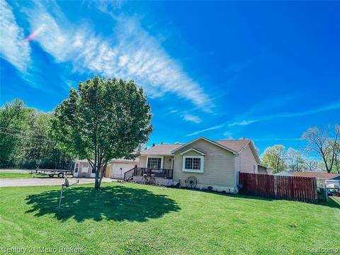 5518 Hubbard Dr, Flint, MI 48506 photo 1
