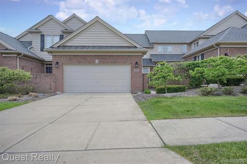 237 Harrington Dr, Troy, MI 48098 photo 1