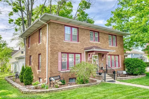304 S Walnut St, Howell, MI 48843 photo 1