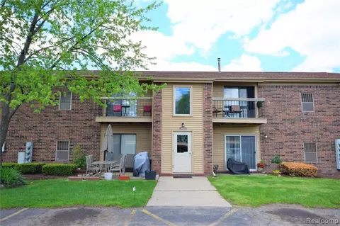 34653 E Clarkson Dr #68, Fraser, MI 48026 photo 1