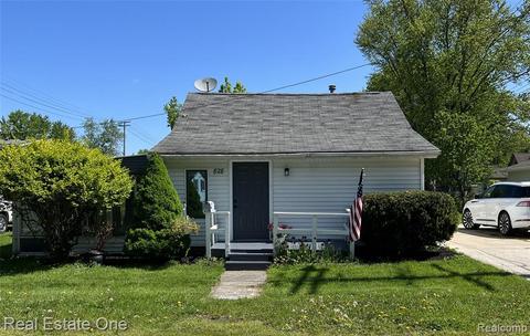 828 Columbia St, Algonac, MI 48001 photo 1