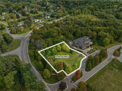 115 Bridgeview Dr, Bloomfield Hills, MI 48304