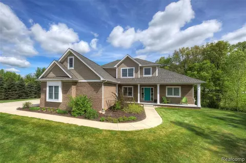 3068 Pine Bluffs Ct, Highland, MI 48357 photo 1