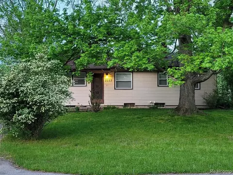 2683 Fairway Dr, Jackson, MI 49201 photo 1