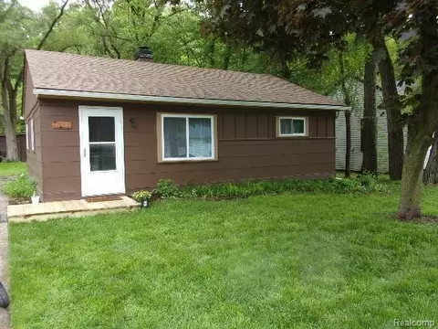 37169 Bendix St, Wayne, MI 48184 photo 1
