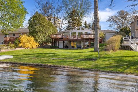 7230 Hatchery Rd, Waterford, MI 48327 photo 1