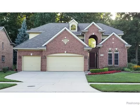 2036 Roundtree, Rochester Hills, MI 48307 photo 1