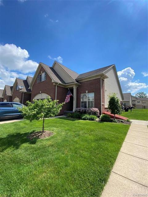 24039 Hemlock Dr, Flat Rock, MI 48134 photo 1