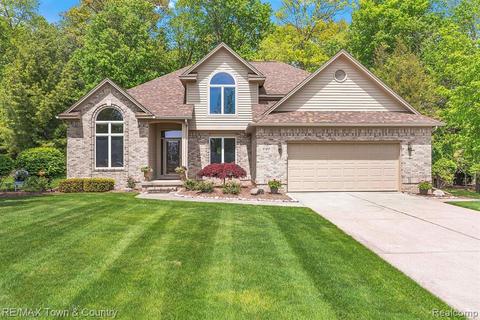 727 Shady Brook Ln, Flushing, MI 48433 photo 1