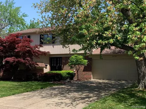 4136 Bristol Dr, Troy, MI 48085 photo 1