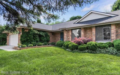 5445 Corbin Dr, Troy, MI 48098 photo 1
