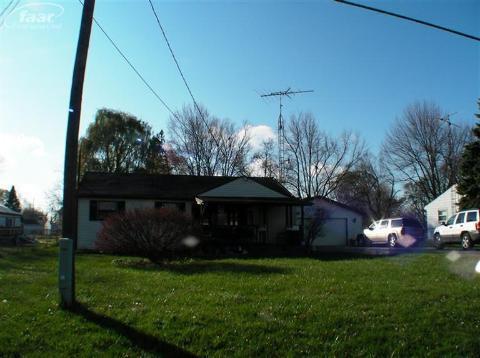 4432 E Coldwater Rd, Flint, MI 48506 photo 1
