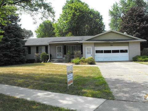 910 Birchwood Dr, Flushing, MI 48433 photo 1