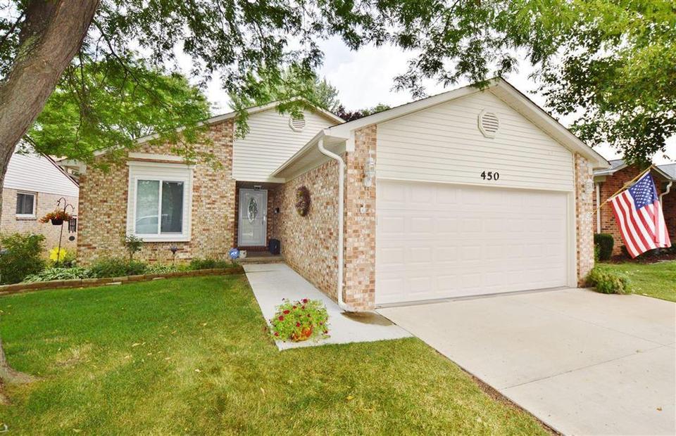  450 Sandehurst, Grand Blanc, MI 48439 photo 1