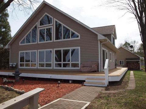 351 E Grace Ct, Hope, MI 48628 photo 1