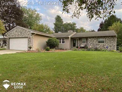 1136 Springview Dr, Flushing, MI 48433 photo 1