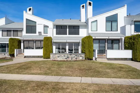 528 E Bay St UNIT HARBOR, Harbor Springs, MI 49740