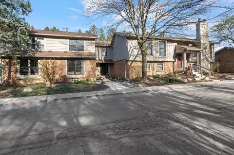 2142 Spruceway Ln, Ann Arbor, MI 48103