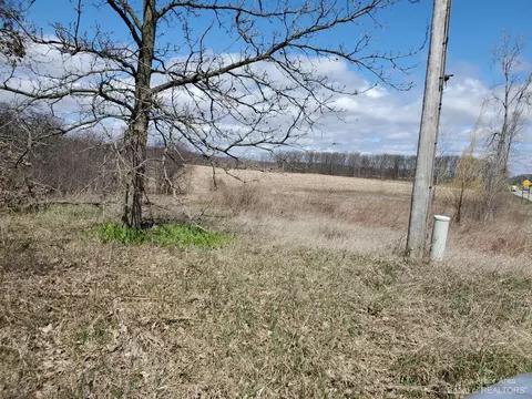 8410 Pleasant Lake Rd, Freedom, MI 48103