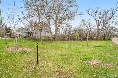1443 Dicken Dr, Ann Arbor, MI 48103
