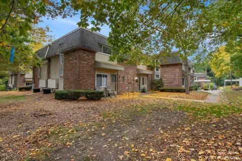 555 Longshore Dr, Ann Arbor, MI 48105