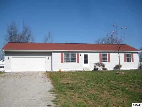 1844 Oak Leaf Dr, Adrian, MI 49221 photo 1
