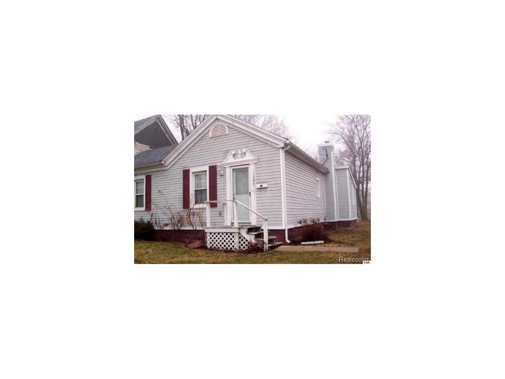 1107 E Maple St, Adrian, MI 49221 photo 1