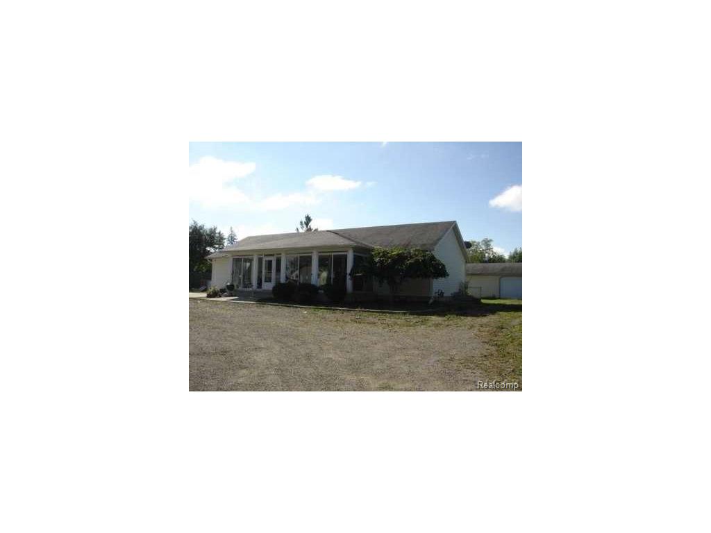 1135 W Maple Ave, Adrian, MI 49221 photo 1