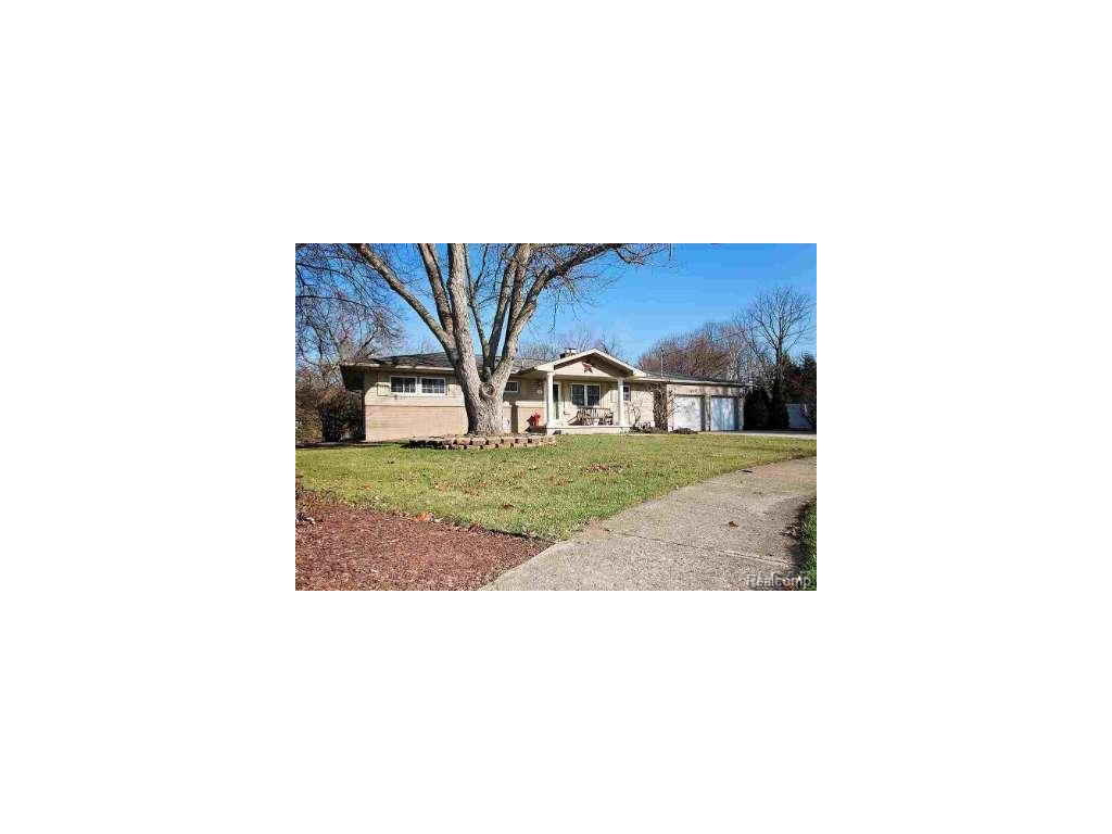 704 Alexander Dr, Adrian, MI 49221 photo 1