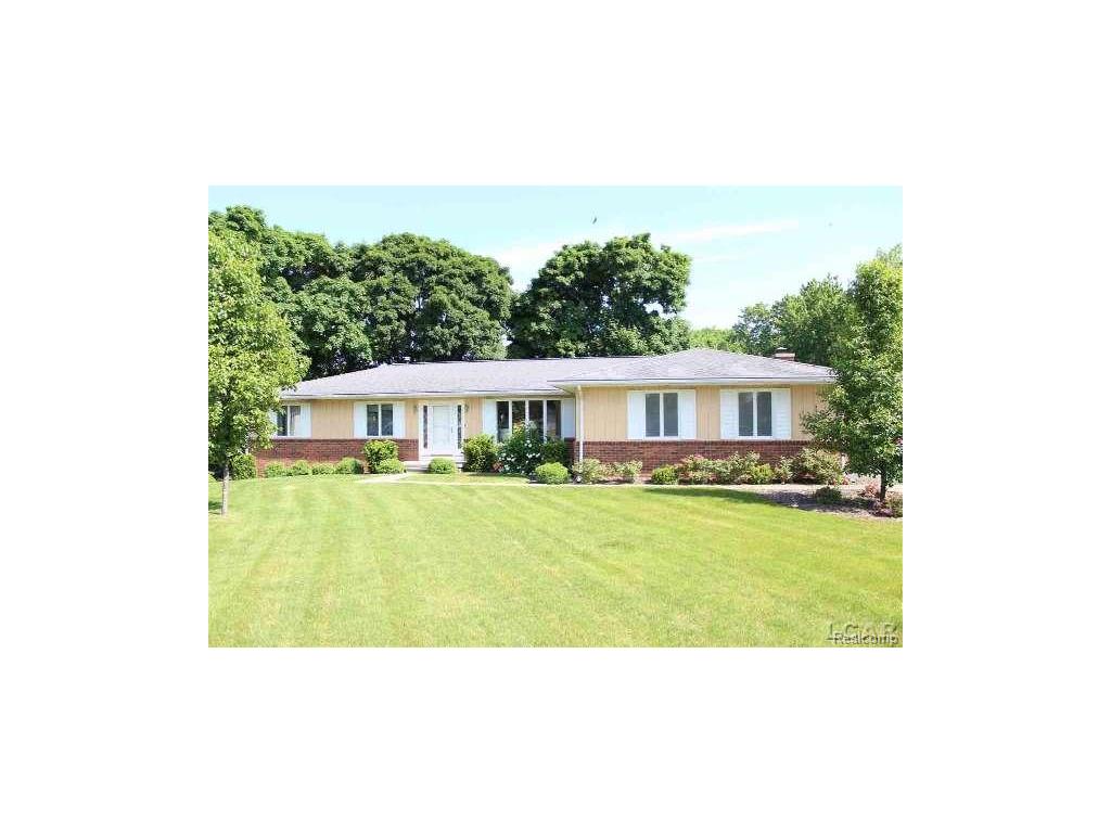 4400 Hampton Ct, Adrian, MI 49221 photo 1