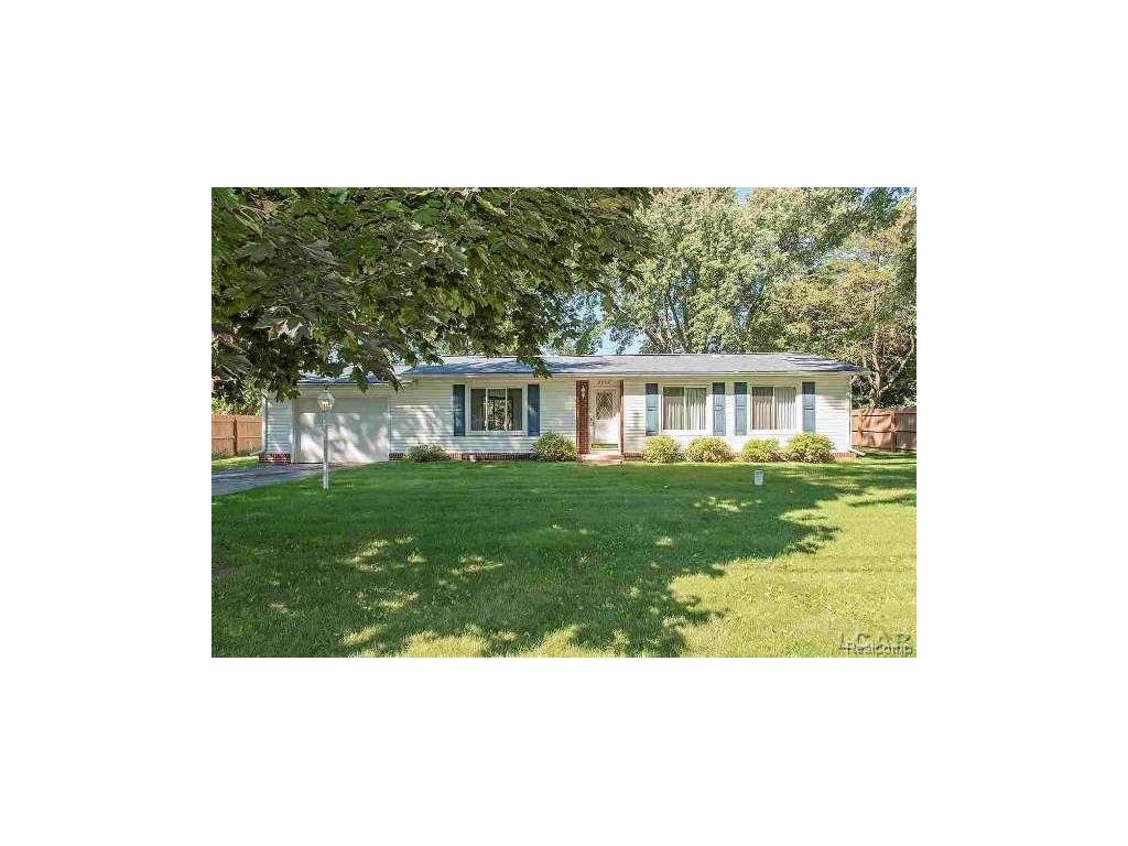 2062 E Carleton Rd, Adrian, MI 49221 photo 1