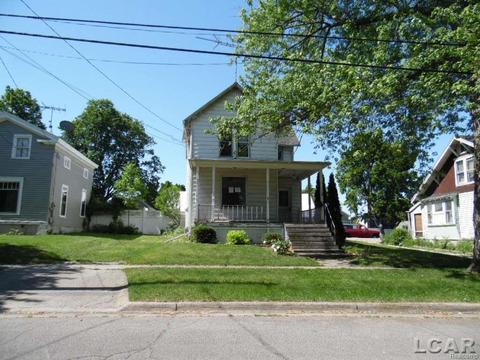118 E Hunt St, Adrian, MI 49221 photo 1