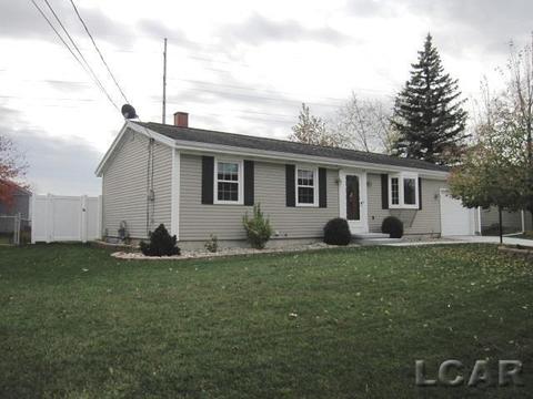 1031 E Brookside Dr, Adrian, MI 49221 photo 1