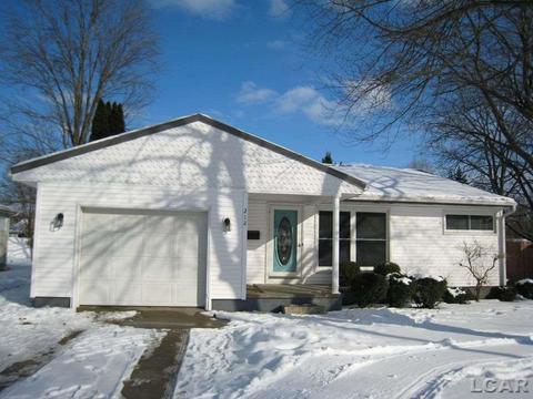 212 Maple St, Tecumseh, MI 49286 photo 1