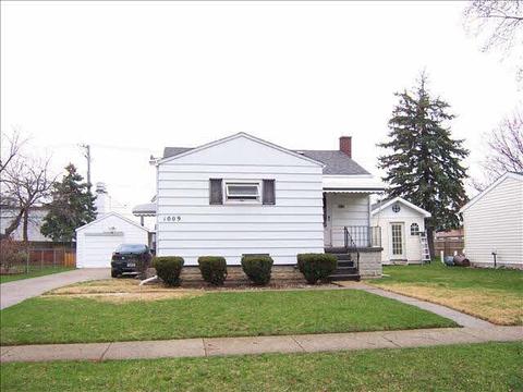 1009 Bentley Dr, Monroe, MI 48162 photo 1