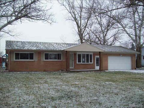 2165 Devonshire St, Temperance, MI 48182 photo 1