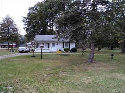 10983 Douglas, Temperance, MI 48182 photo 1