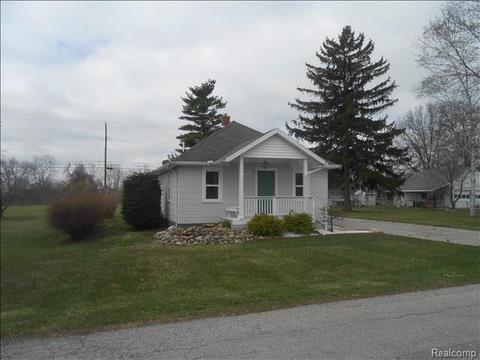 1491 Hendricks Dr, Monroe, MI 48162 photo 1