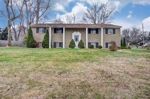 8135 Comanche Trl, Temperance, MI 48182 photo 1