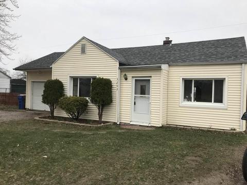 3293 Englewood Dr, Monroe, MI 48162 photo 1